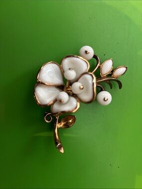 Vintage Signed Trifari White milk glass Flower Brooch - Elegant Women’s Jewelry